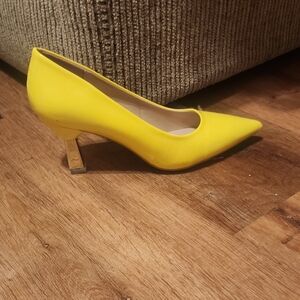 Elegant Yellow Women's Pumps